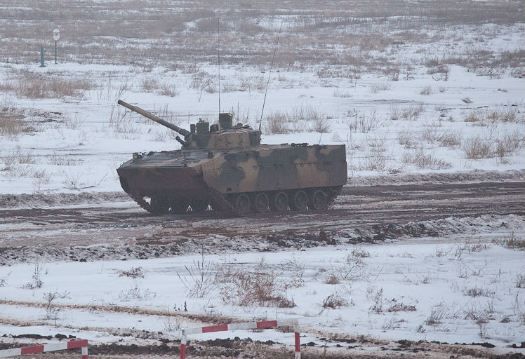 Под Волгоградом на полигоне Прудбой испытали новую БМД-4М