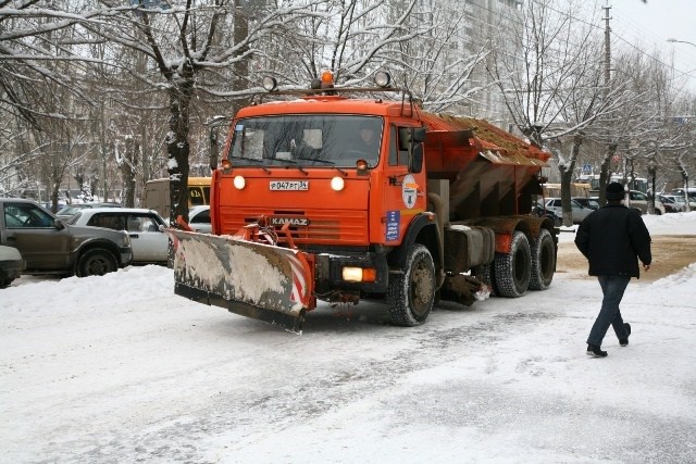 На улицы Волгограда вышли 46 единиц специализированной техники