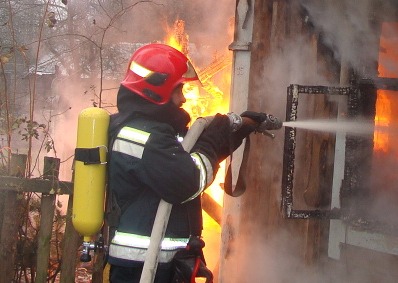 В Волгограде в частном доме заживо сгорел неизвестный мужчина