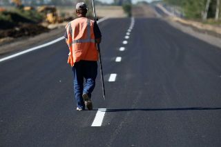 В Волгограде на мосту через Царицу сняли старый асфальт с арматурой