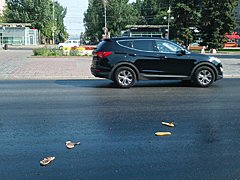 Волгоградцы теряют обувь на новом асфальте