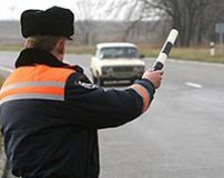 По сообщению ГУ МВД России по Волгоградской области, сотрудники ГАИ  составят список самых опасных дорог города при помощи автолюбителей. Обсуждение начнется 20 июля в 11:00 на 32-ом километре трассы "Сызрань-Саратов-Волгоград".  По итогам опроса сотрудники Госавтоинспекции в соответствии с законодательством в сфере обеспечения безопасности дорожного движения примут соответствующие решение. Представляю, какой длины там будет списочек. По мне, проще посчитать неопасные дороги.