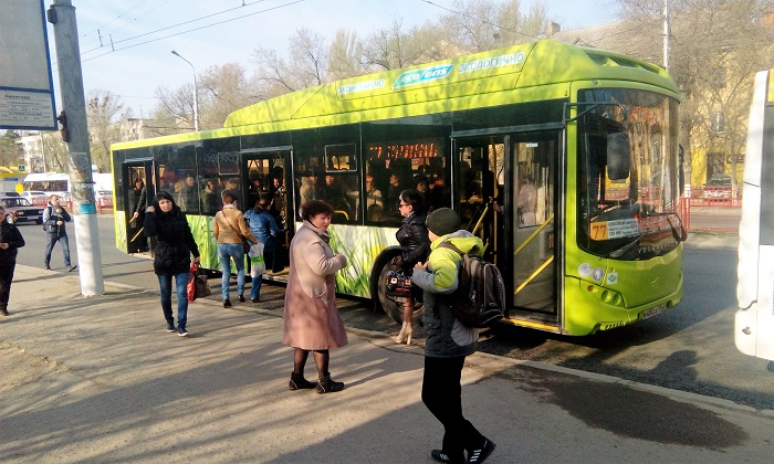 В Волгограде на пяти магистралях установят 86 современных остановок