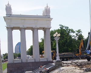 На Набережной им. 62-й Армии начался второй этап реставрации пропилей