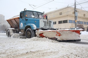 На улицах Волгограда работает около 70 единиц спецтехники