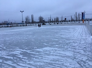 В двух районах Волгограда открылись ледовые катки