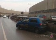 Волгоградка на Daewoo Matiz протаранила бетонное ограждение 