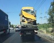 В Волгограде маршрутка врезалась в столб