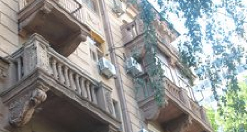 Обрушилась лепнина