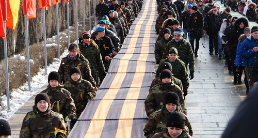 В небо отпустили тысячи воздушных шариков