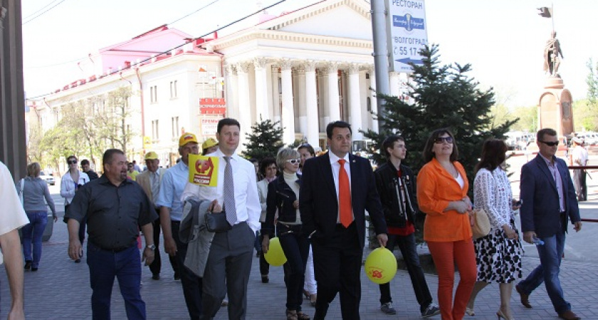 Олег Михеев пообщался с волгоградцами на улицах города