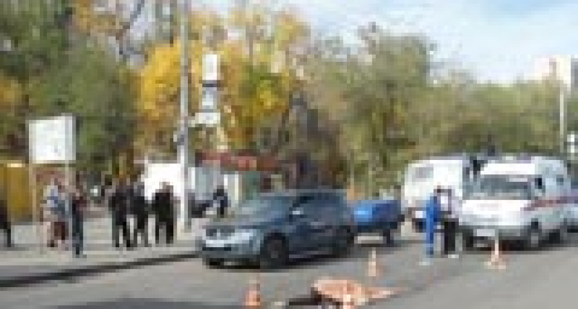 В Кировском районе грузовик насмерть сбил женщину