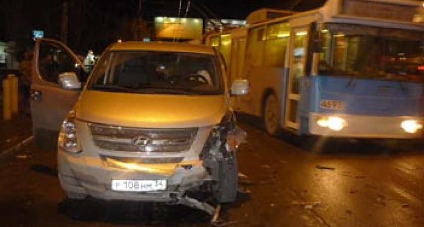 Пешеходы снова под колесами авто