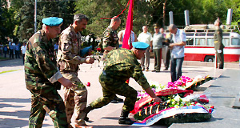 Волгоградские десантники почтили память павших товарищей