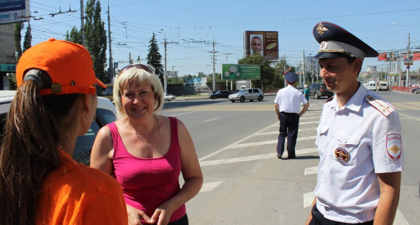 В Волгограде прошла акция «Блондинка за рулем»