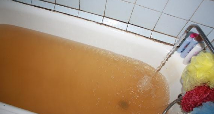 «Золотая» вода по ржавым трубам