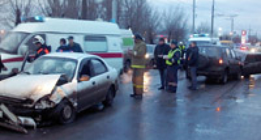 В Волгограде в ДТП попали пять машин