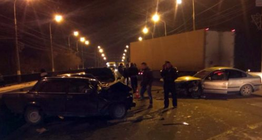 В Волгограде в двойном ДТП пострадали два человека