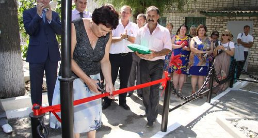 В Волгограде установлен памятник железнодорожникам