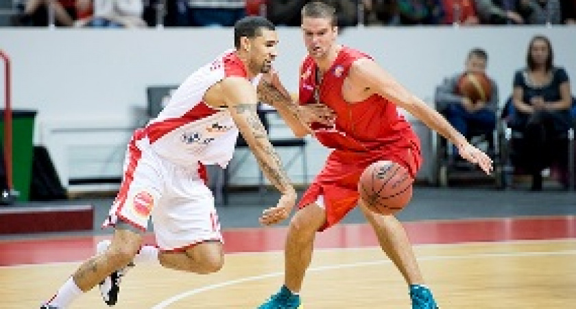 «Красный октябрь» остается в игре