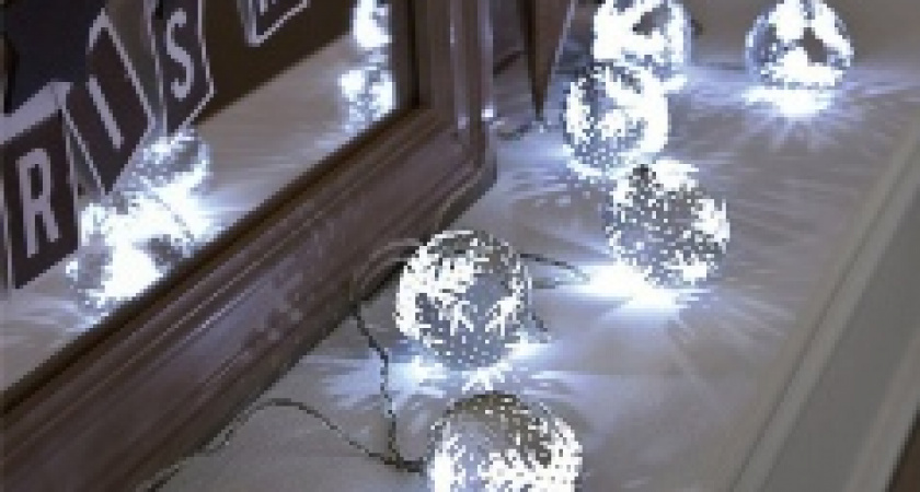 В Волгограде началась установка новогодней елки 