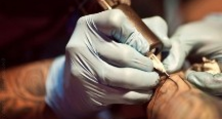 В Волгограде мастер тату ограбил девушку