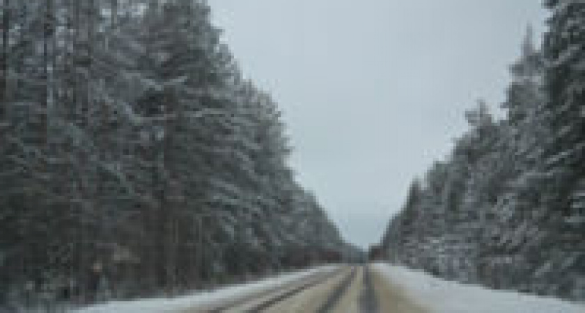 Под Волгоградом перевернулся автопоезд с трубами