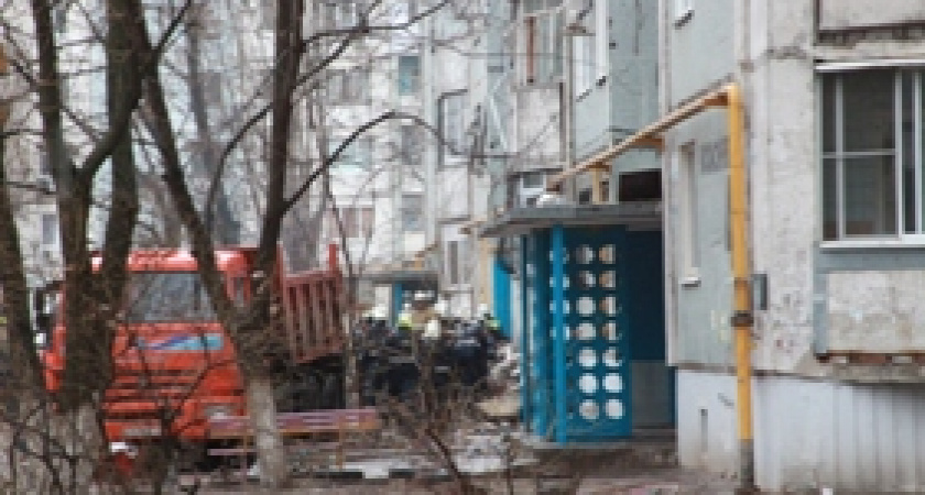 В Волгограде спасатели демонтируют последние этажи разрушенного дома