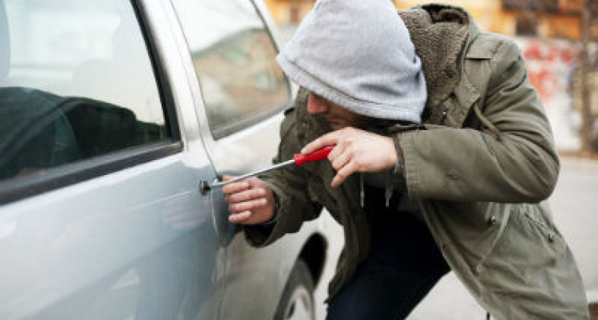 В Волгограде разыскивают серебристую «десятку»