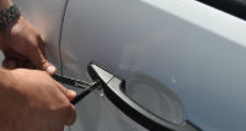 В Волгограде вскрыли два автомобиля