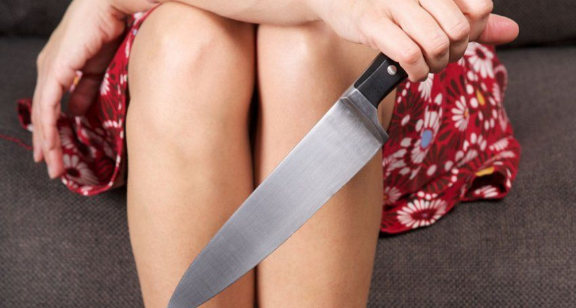 В Волжском 40-летняя женщина пырнула ножом своего сожителя