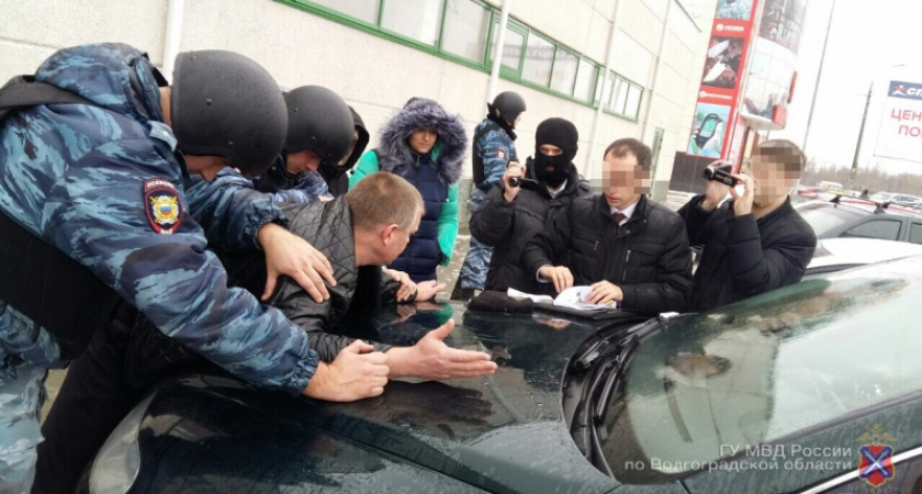 Начальник отдела  одного из вузов Волгограда подозревается в получении взятки