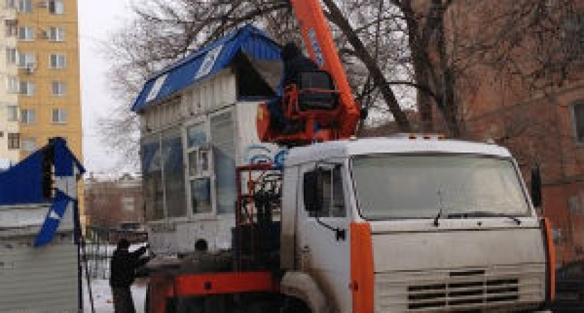 В Краснооктябрьском районе Волгограда демонтировали два незаконных торговых ларька
