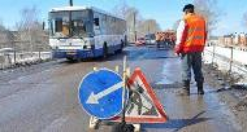 В Волгограде начали снимать асфальт на мосту через реку Царица