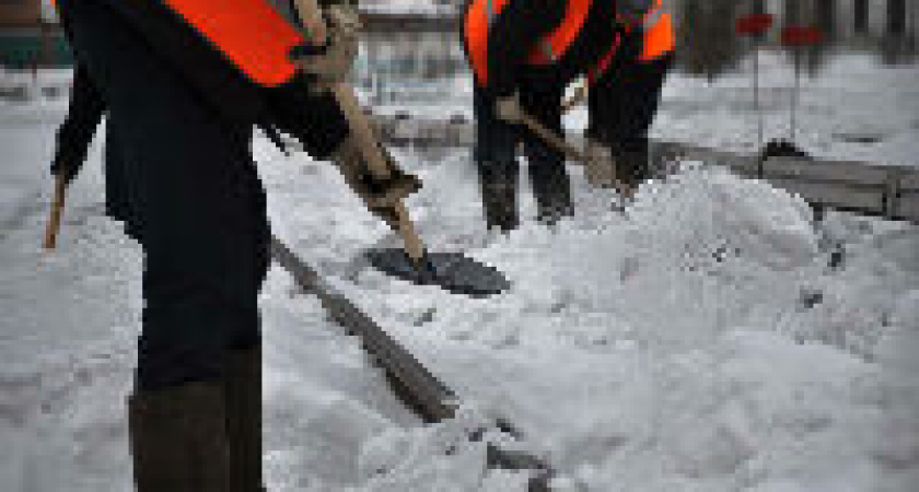 В Волгограде спецбригады будут очищать от снега трамвайные остановки