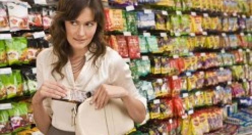 В Волгограде  женщина покусала директора магазина конфет