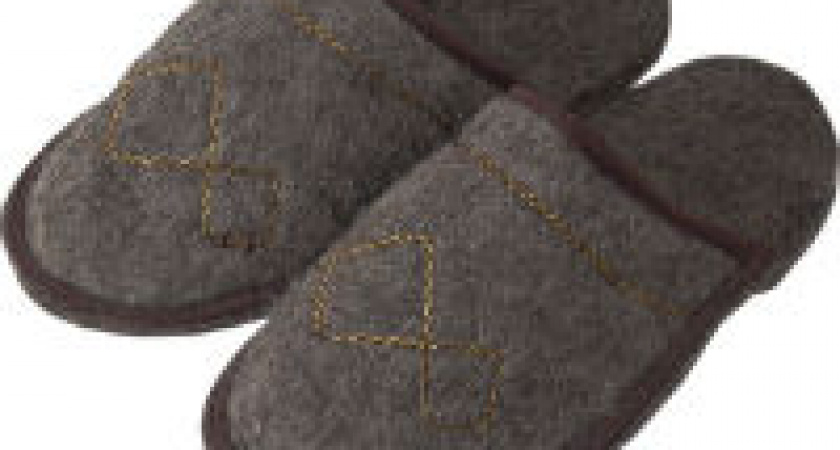 Под Волгоградом заключённому в подошве тапочек передали телефон, сим-карту и зарядное устройство