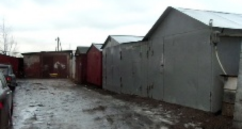 В Волгограде мужчина протаранил гараж