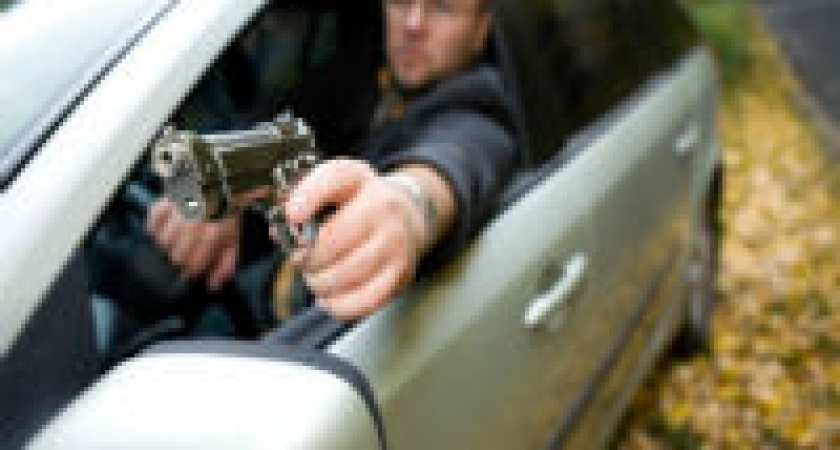 В Волгограде водитель иномарки и его пассажиры расстреляли пешеходов и скрылись