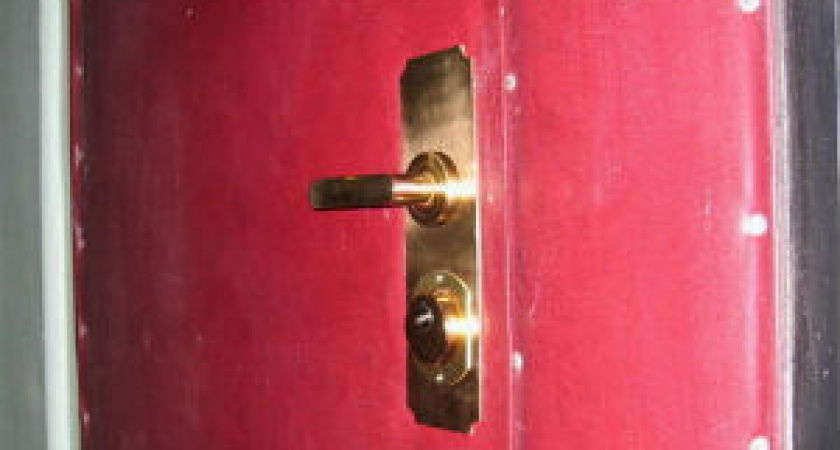 В Волгограде 93-летняя пенсионерка упала в квартире и не смогла подняться 