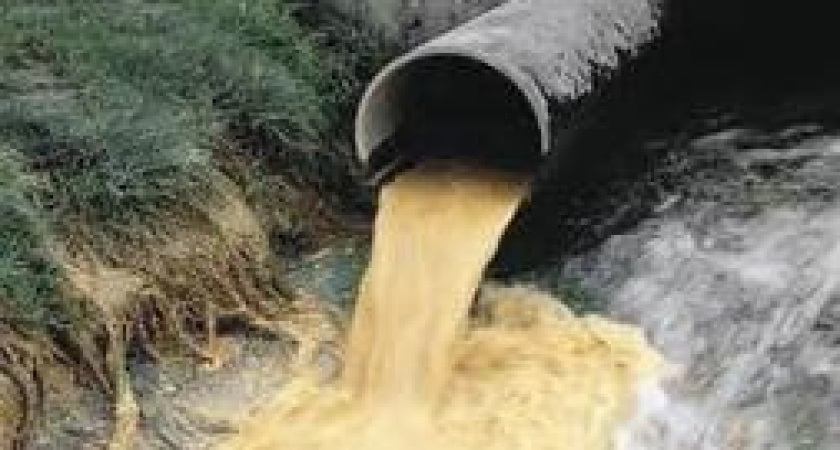 В Волгограде поселок Ангарский заливает нечистотами из канализации