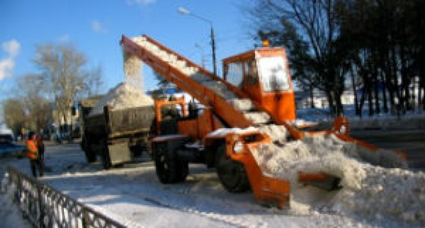 На улицы Волгограда вышли 79 единиц спецтехники