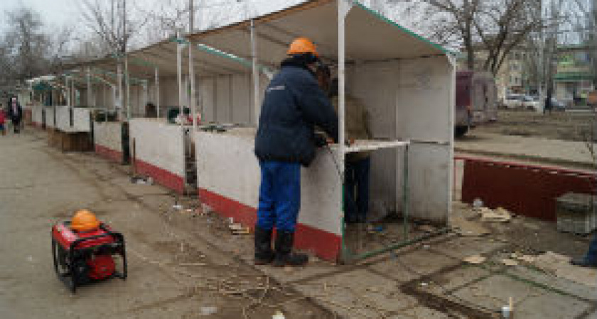 В Кировском районе демонтируют незаконный рынок рядом с 107-ой  школой