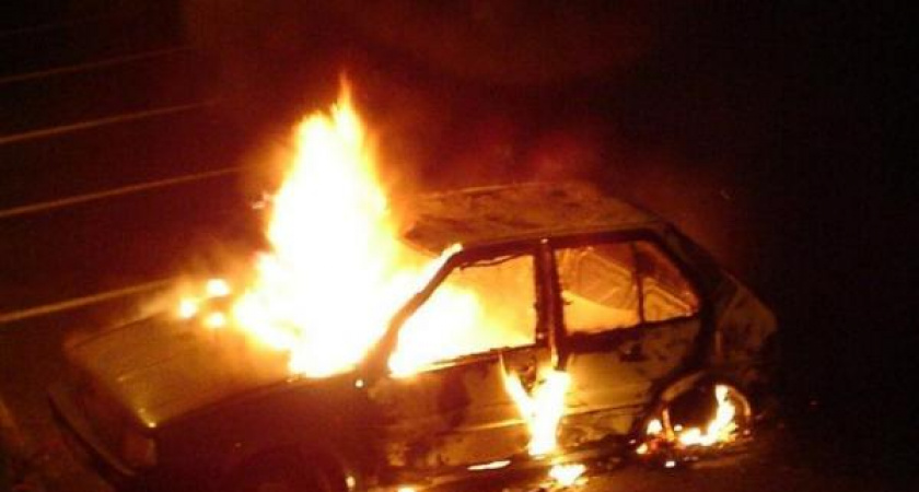 В Волгограде ночью сгорел «ВАЗ 21151»