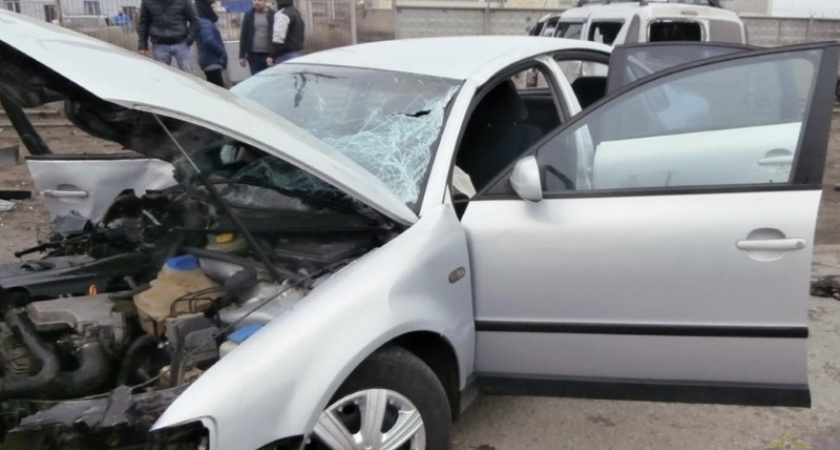 В Волжском «Фольксваген Пассат» столкнулся с «Ладой Ларгус»