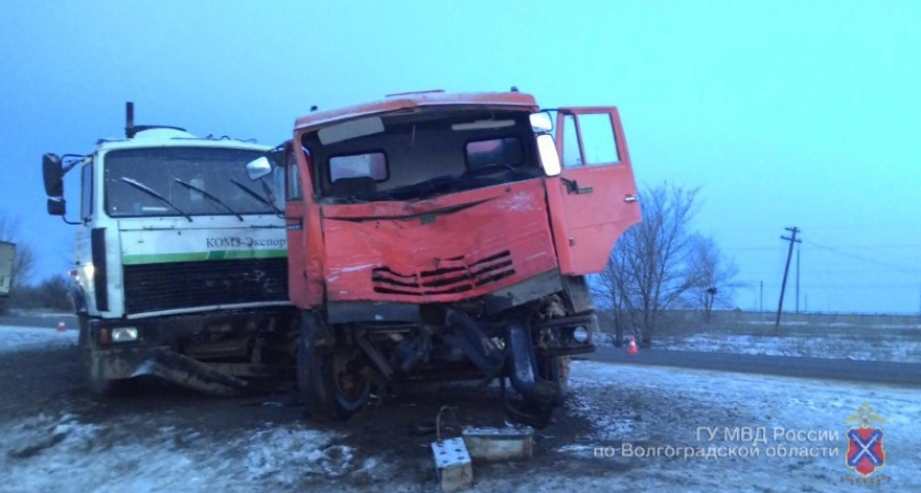 В Волгограде в ДТП попали три большегруза