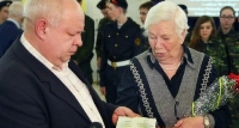 В Волгограде дочери красноармейца передали медаль «За отвагу»