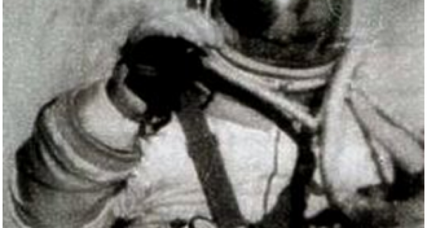 Первый выход человека в открытый космос