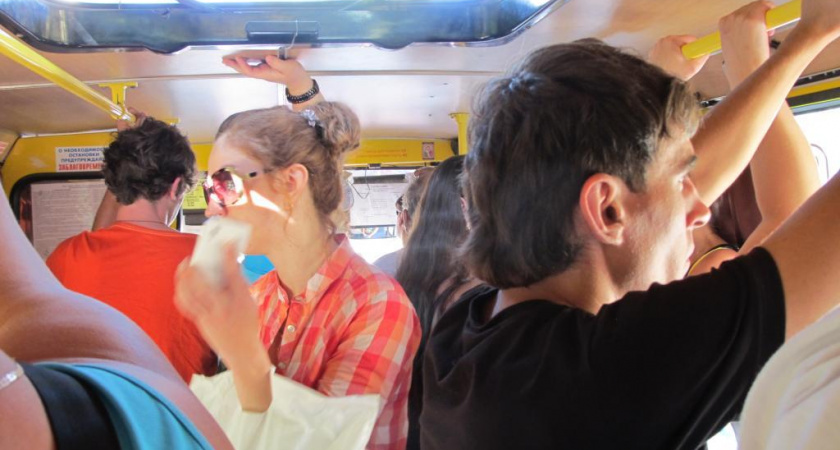 В Волгограде пассажирка маршрутки №53 получила перелом при резком торможении