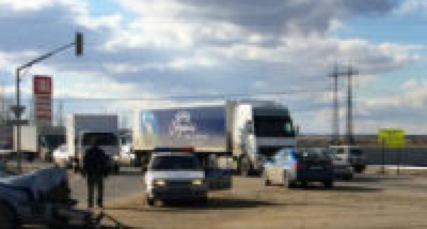 На трассе «Волгоград – Сызрань» грузовик протаранил «Форд Фьюжн»